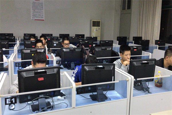 陸?？战逃? /><p>陸海空教育在短短的幾年之內(nèi)迅速的成長，且得到大家的認同和信任，培訓(xùn)班每年的成績節(jié)節(jié)高升，考上公費研究生人數(shù)是國內(nèi)好的教育基地，同時也是上學率g高的一所培訓(xùn)機構(gòu)。自開班以來艾地培訓(xùn)累計培訓(xùn)、考研、專升本人數(shù)1000多人，考上公費研究生513多人，考取專升本專插200多人，在職研究生20多人成功案例30多人的輝煌成績。</p><p>陸?？战逃悄壳皣鴥?nèi)和專業(yè)的設(shè)計-藝術(shù)考研及游學培訓(xùn)機構(gòu)，培訓(xùn)課程包含：設(shè)計學、藝術(shù)設(shè)計、美術(shù)學、美術(shù)、藝術(shù)學、藝術(shù)、建筑學、城鄉(xiāng)規(guī)劃學、景觀學、建筑與土木工程、音樂學、舞蹈學。具體專業(yè)涵括：建筑、景觀、視覺、動畫、工業(yè)、服裝、首飾、染織、展示設(shè)計、新媒體、設(shè)計教育、設(shè)計管理、史論、工藝美術(shù)、國畫、油畫、雕塑、版畫、音樂、舞蹈、廣播電視編導(dǎo)、播音主持等考研/插本內(nèi)容為一體培訓(xùn)機構(gòu)的藝術(shù).設(shè)計教育機構(gòu)。</p>
                </div>
                <div   id=