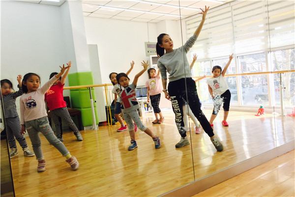 純藝舞蹈學(xué)校