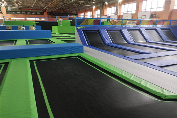 小跳蛙蹦床公園