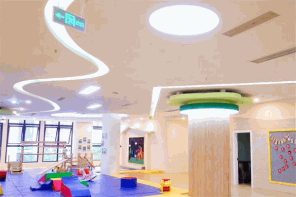 彩虹鳥日式早教中心