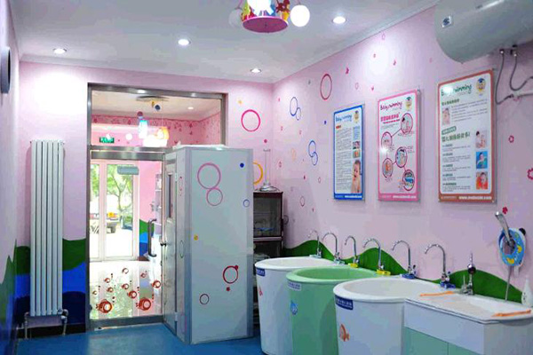 小超人嬰兒游泳館