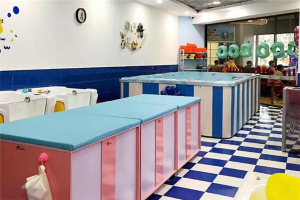 洗芝堂嬰兒游泳館