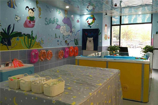 洗芝堂嬰兒游泳館