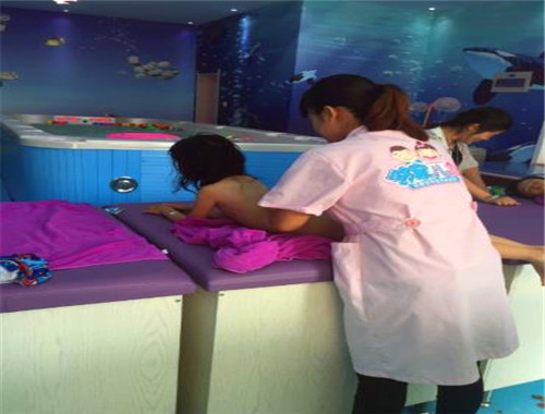 鄰家兒女?huà)胗變河斡攫^