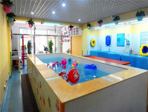 嬰樂士嬰兒游泳館