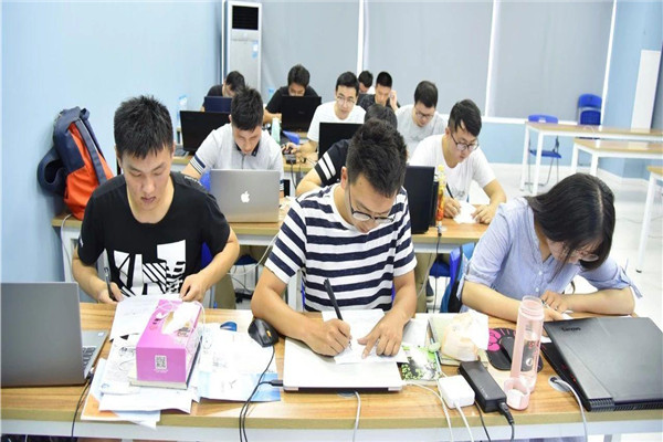 佳美現(xiàn)代IT教育