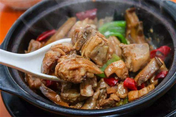 食尚客黃燜雞米飯