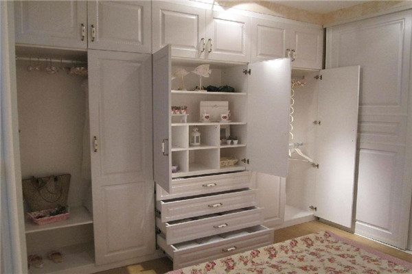 美萊斯定制衣柜