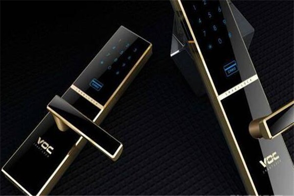 易鴻成智能家居