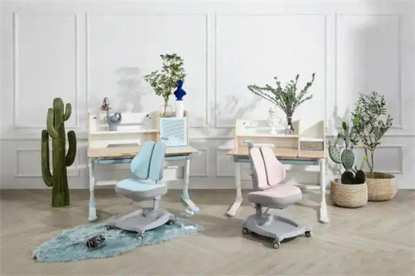 首席童伴兒童健康學(xué)習(xí)桌椅