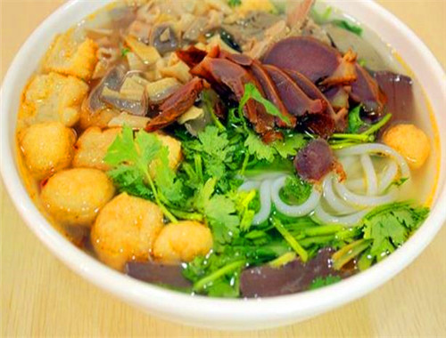 鎮(zhèn)派鴨血粉絲湯