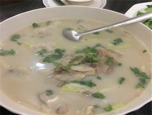四季滿員羊肉湯