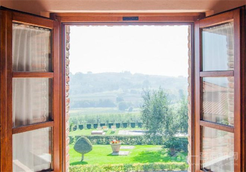 柏洛威木門(mén)