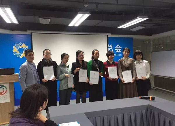 世家大學(xué)院首屆學(xué)員頒發(fā)錄取通知書