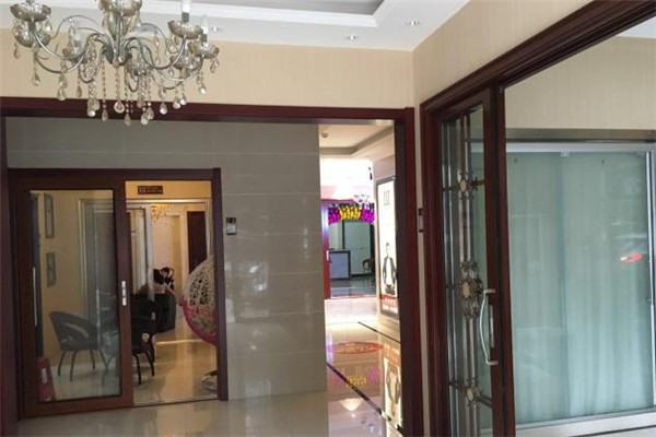 金色陽(yáng)光門窗