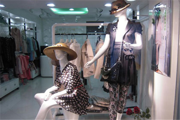 簡約風(fēng)情女裝