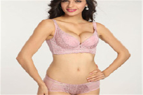 康愫雅內(nèi)衣