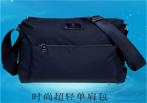 凱薩斯聯(lián)箱包