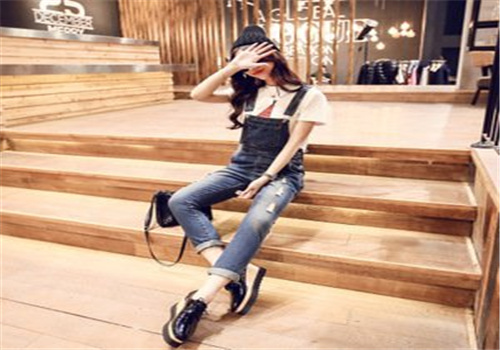 點(diǎn)雅茗繡女裝