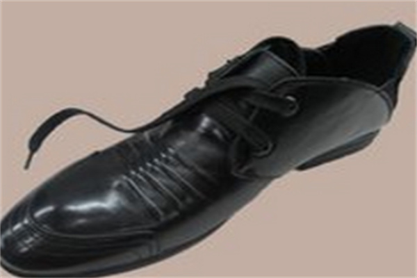 夏發(fā)品牌鞋