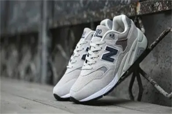 新百倫運(yùn)動(dòng)鞋