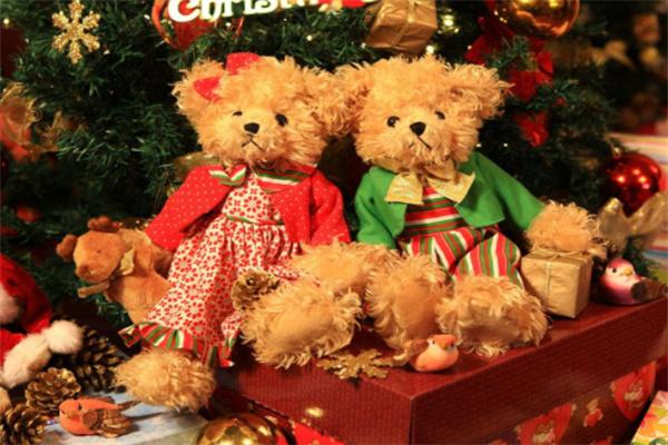 樂(lè)紛（LAVINNE）