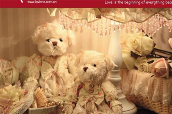 樂(lè)紛（LAVINNE）