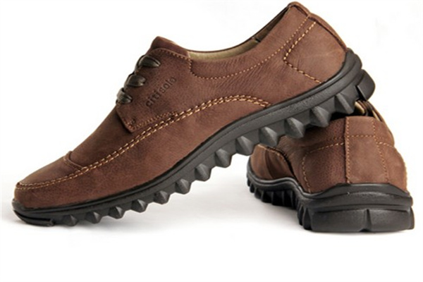 老三進(jìn)鞋業(yè)