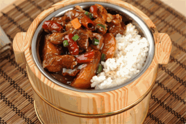 一桶湘木桶飯