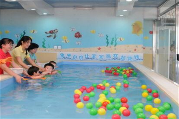 奇樂貝貝嬰兒游泳館