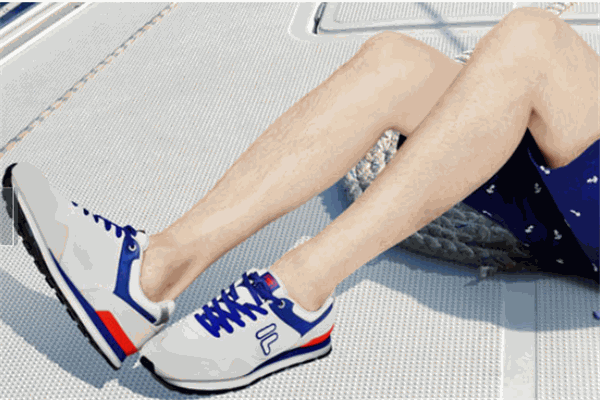 斐樂運(yùn)動(dòng)鞋