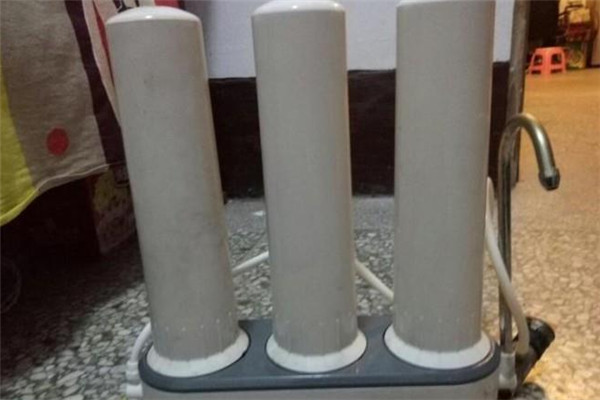 中萬(wàn)凈水器