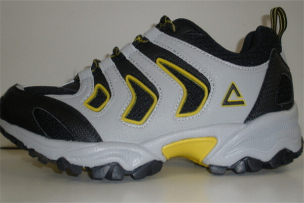 億發(fā)運動鞋