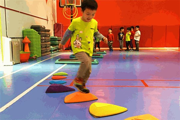 樂冠軍兒童運(yùn)動(dòng)館