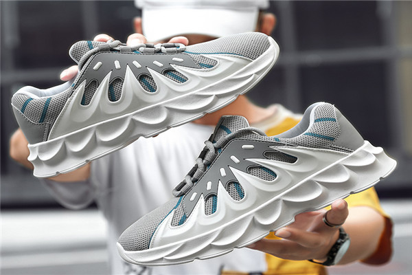 輝達(dá)運(yùn)動鞋