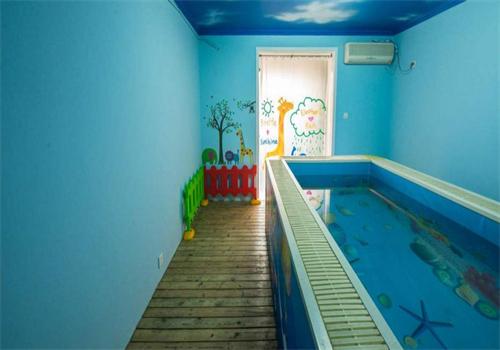 愛你游嬰幼游泳館