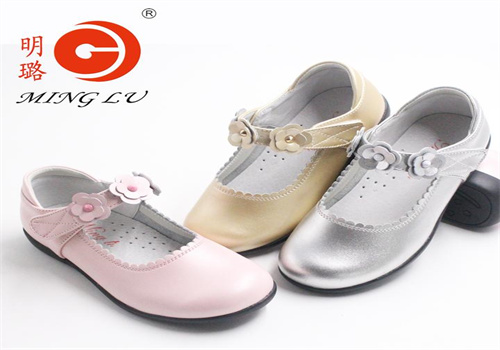 明璐童鞋