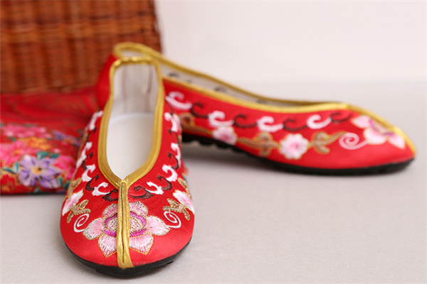 彩梅布鞋