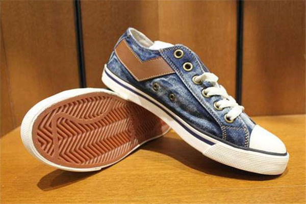 波尼帆布鞋