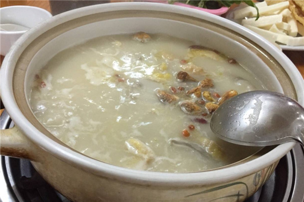 嘿撈湯豬肚雞火鍋