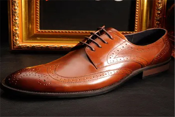 布洛克皮鞋