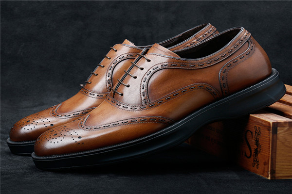 布洛克皮鞋