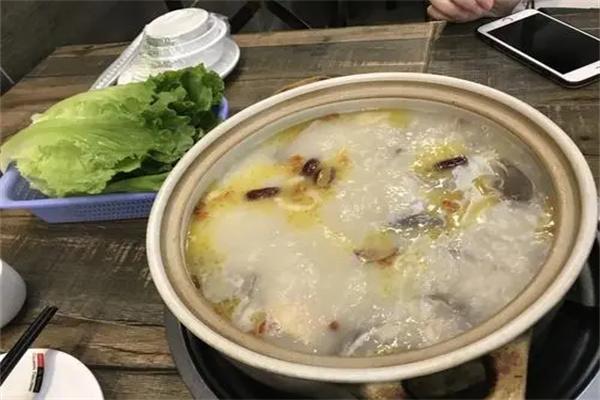 品記豬肚雞椰子雞