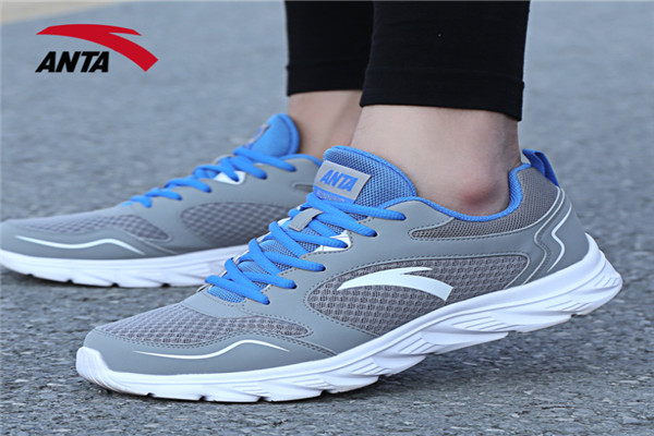 安踏運(yùn)動(dòng)鞋