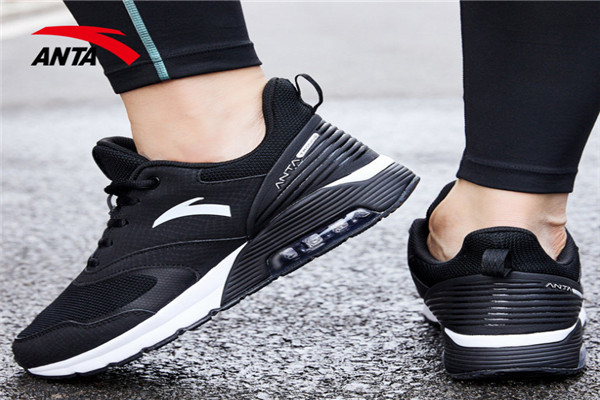 安踏運(yùn)動(dòng)鞋