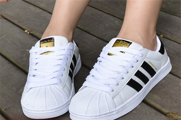 三葉草運(yùn)動(dòng)鞋