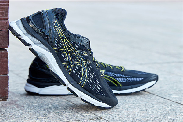 asics跑鞋