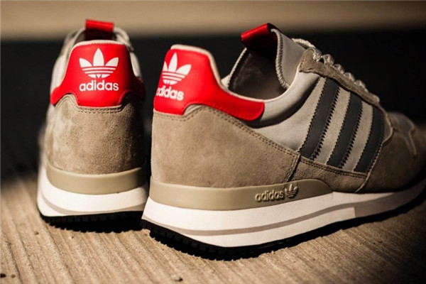 三葉草運(yùn)動(dòng)鞋