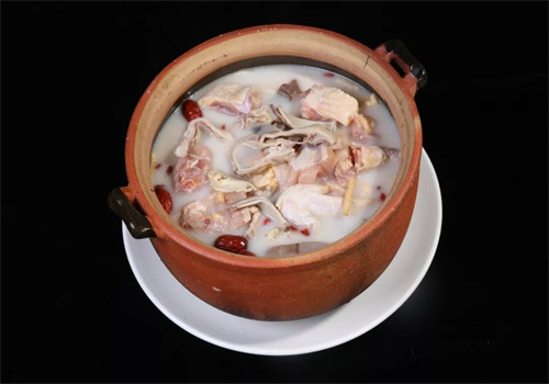 周氏竹蓀鵝豬肚雞火鍋