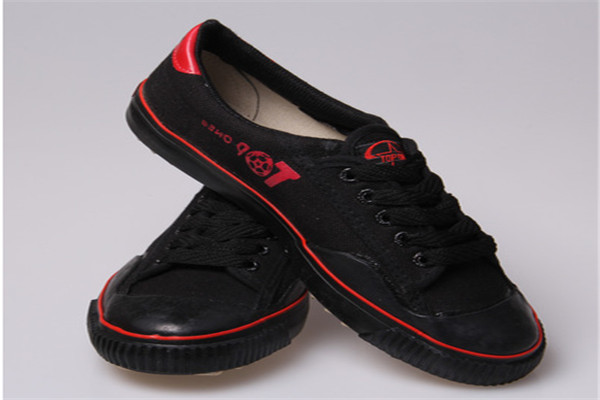 大博文運(yùn)動(dòng)鞋